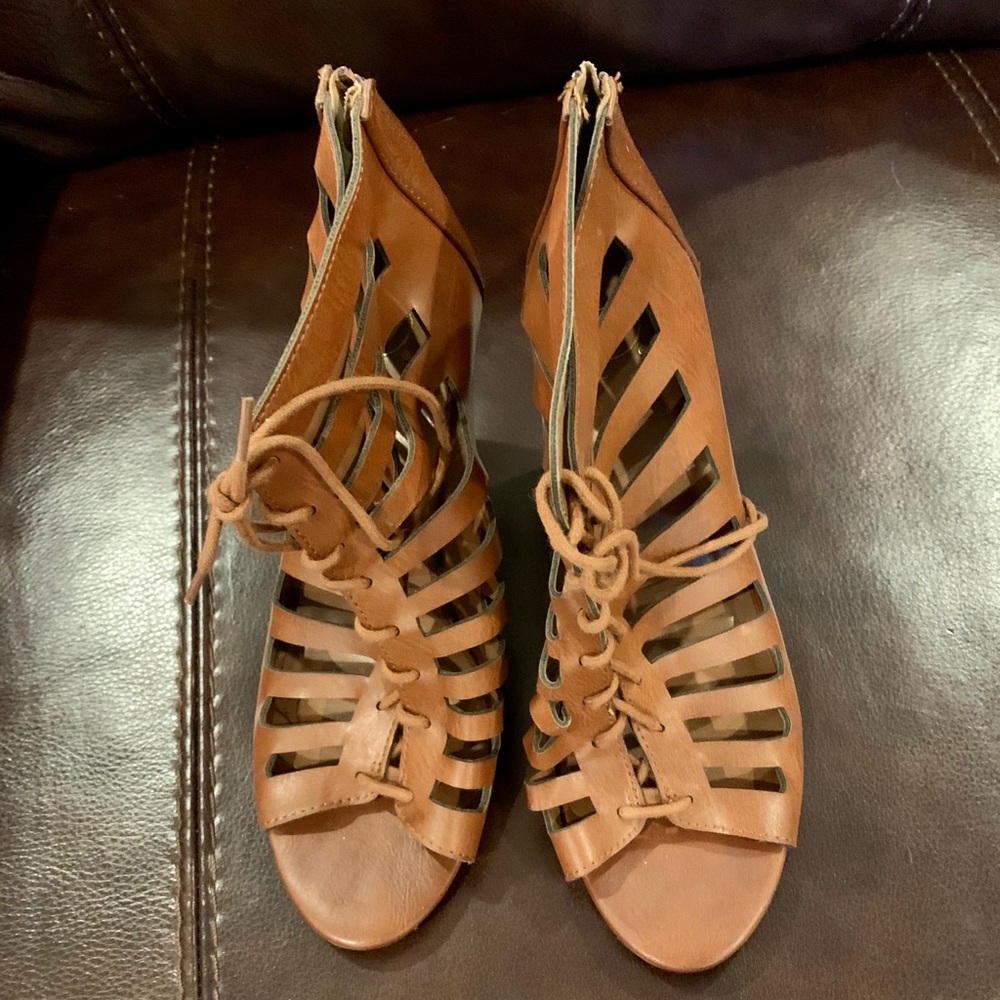Cute brown heels with laces!
